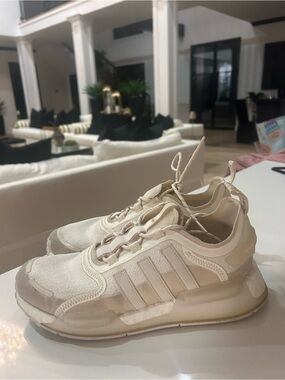 Adidas Tennis Shoes Beige/Cream Athletic Sneakers